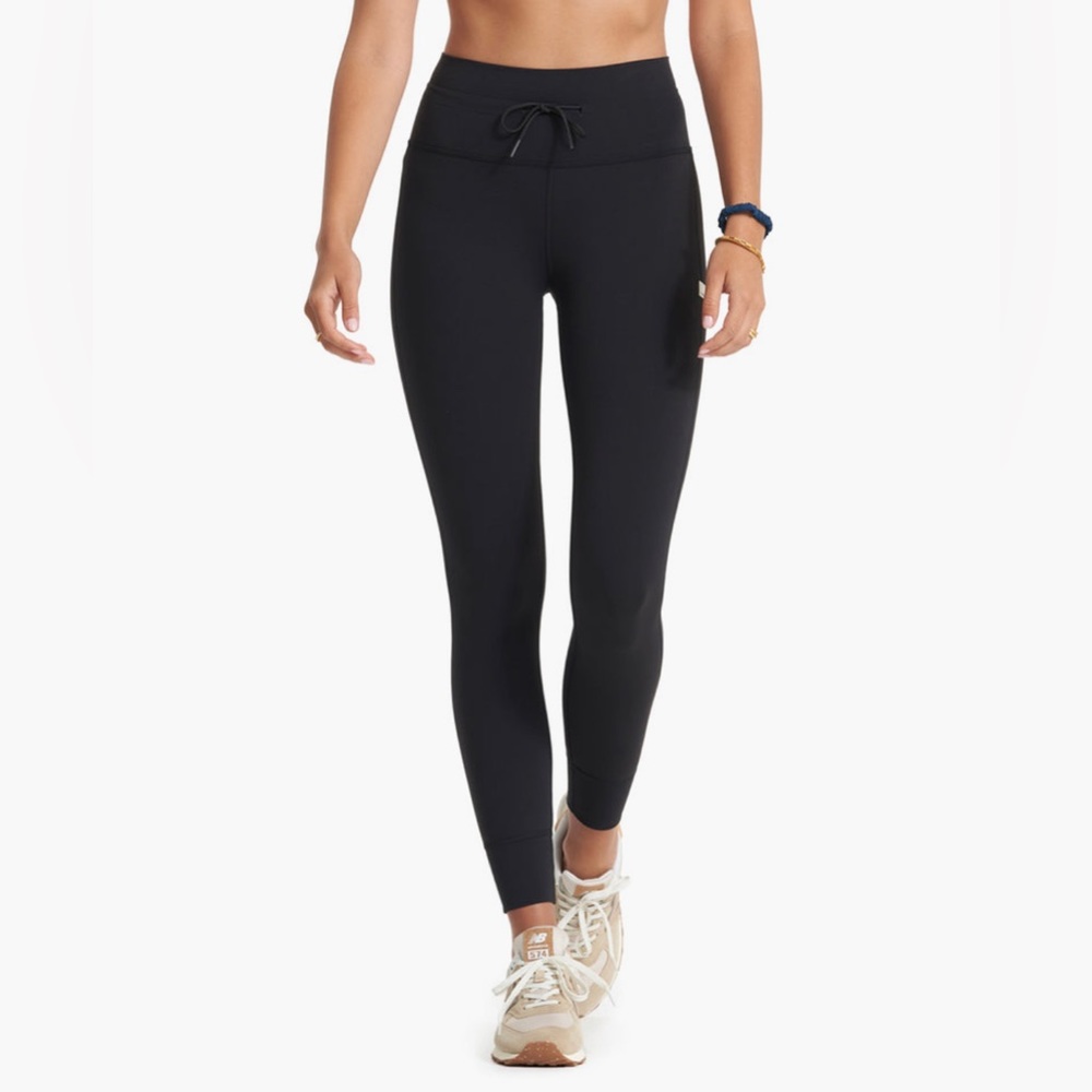 NWT Black Vuori Daily Leggings